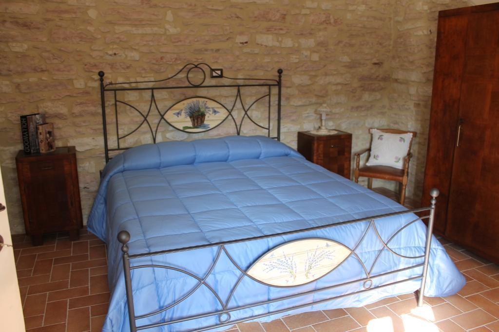 B&B Il Poggetto Serra SantʼAbbondio Quarto foto